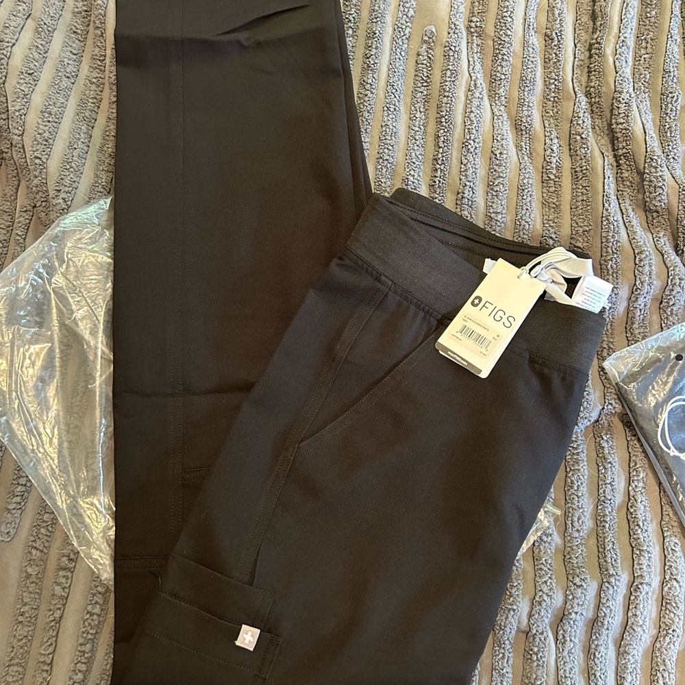 Figs Axim 2.0 Black Cargo Pants